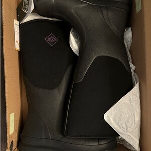 NIB - women’s 8/mens 6 - Muck Chore Tall